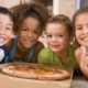 Pizza con un propósito: ¡Apoyemos la campaña de juguetes de los niños del Departamento de Bienestar (CWS)!
